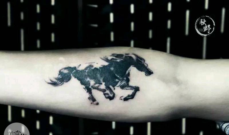 驿马纹身图片