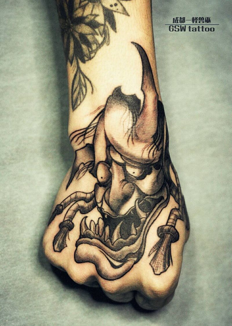 般若纹身图片_手部老传统纹身图案