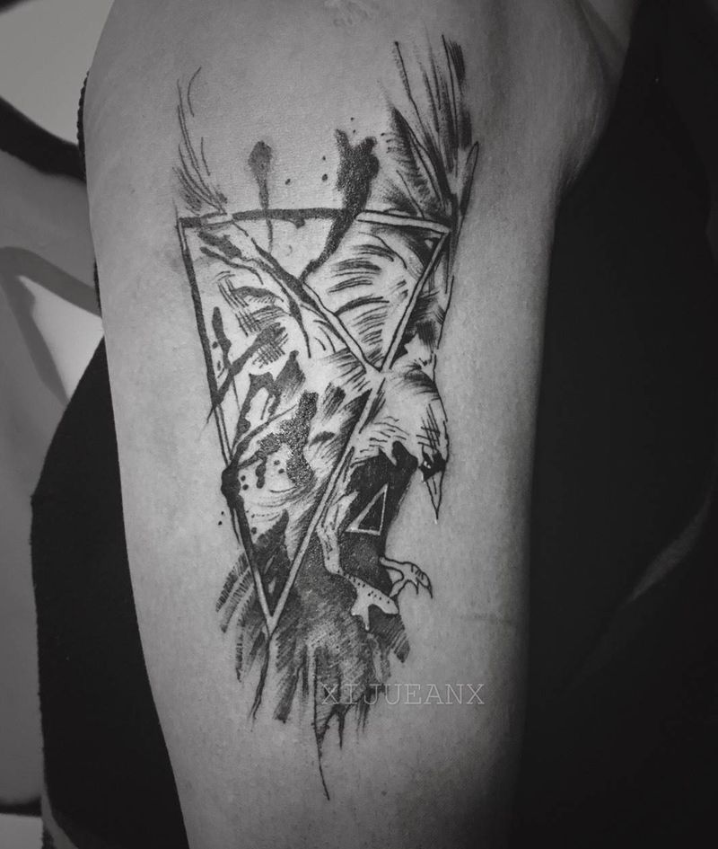 鷹.纹身图片_手臂水墨图腾纹身图案