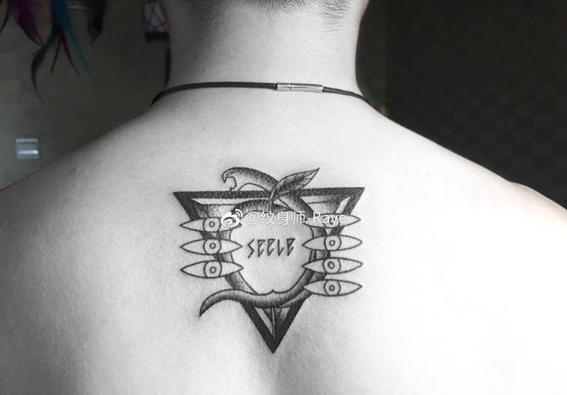 seele纹身图片_成品手稿背部欧美几何纹身图案
