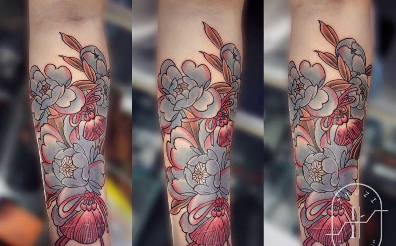 牡丹遮盖手腕刀疤纹身图片_手臂手部新传统牡丹纹身图案