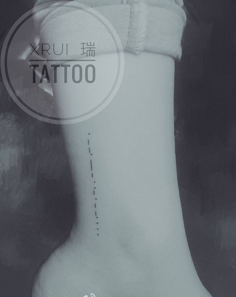 摩斯密码纹身图片_成品脚部欧美清新字符纹身图案