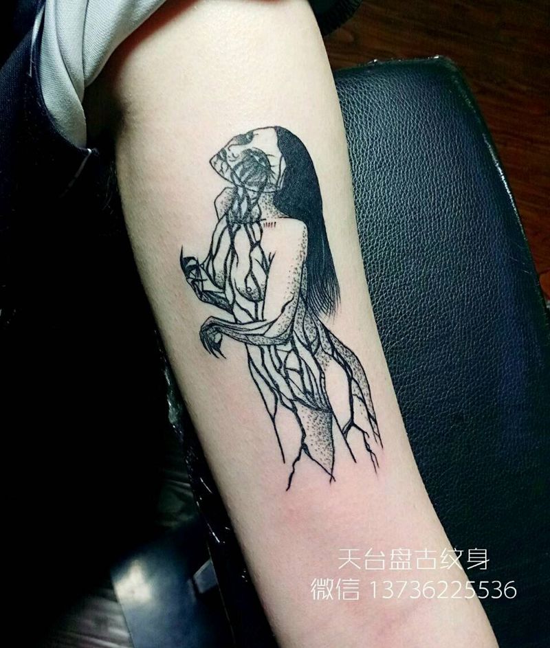 风格纹身图片_肩部手臂欧美清新天台盘古成品纹身图案