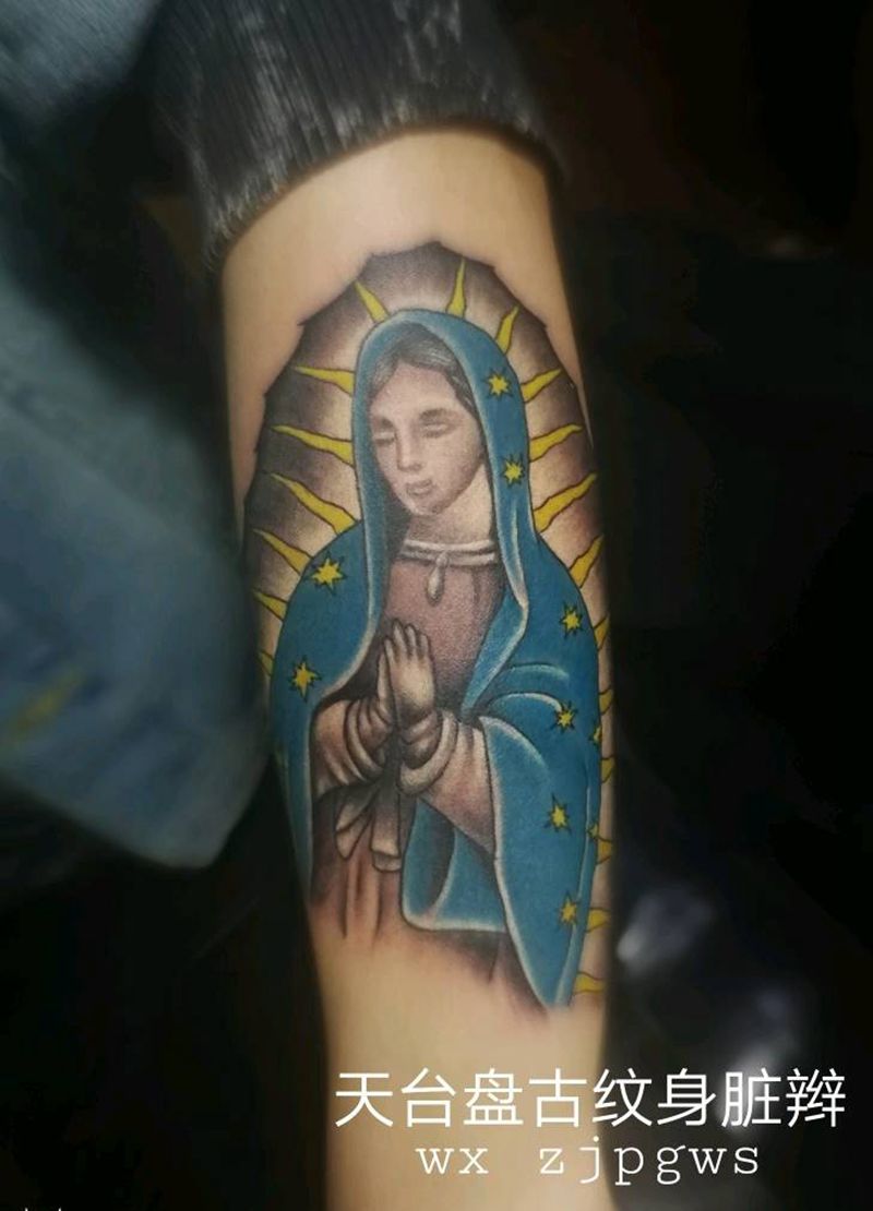 圣母纹身图片_手臂欧美人物天台盘古盘古脏辫唇钉成品纹身图案