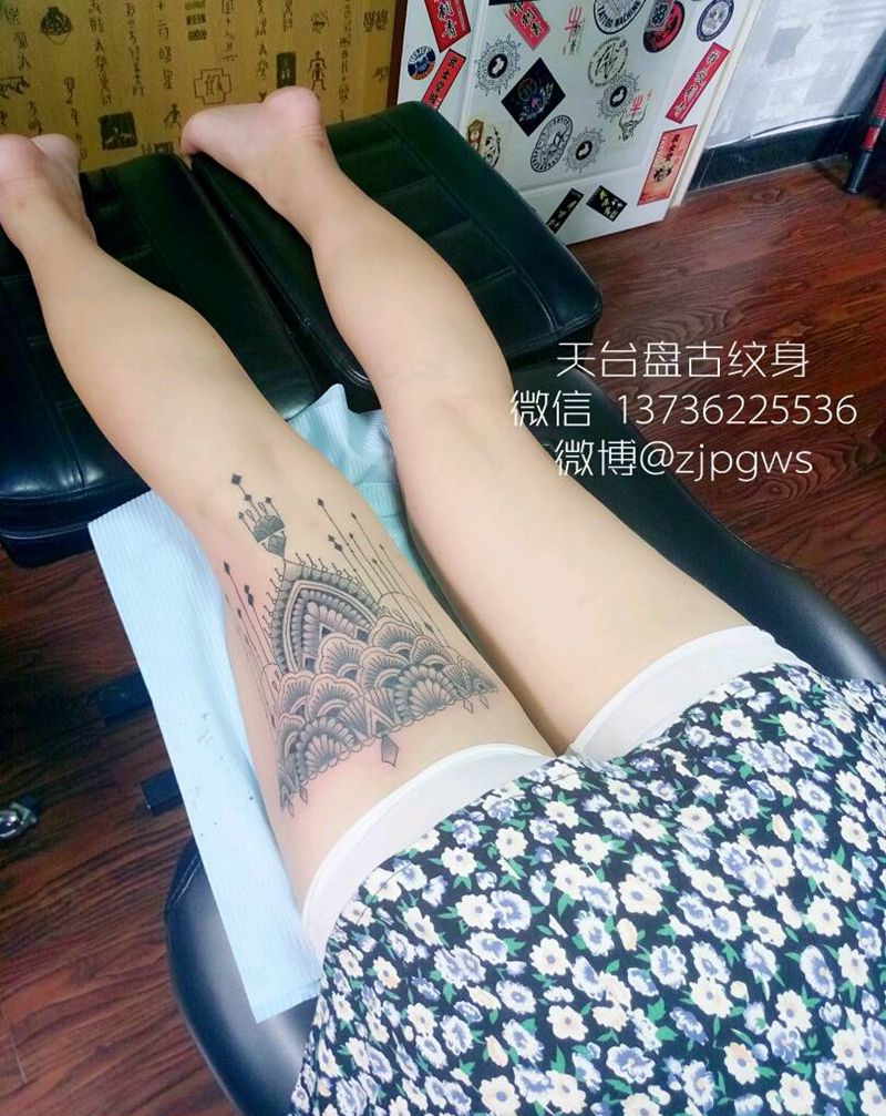大腿纹身纹身图片_臀部腿部清新几何天台盘古成品纹身图案