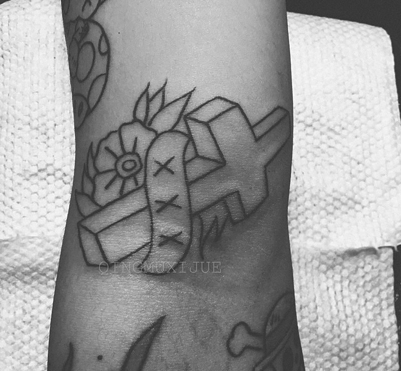 十字架纹身图片_Old School纹身图案