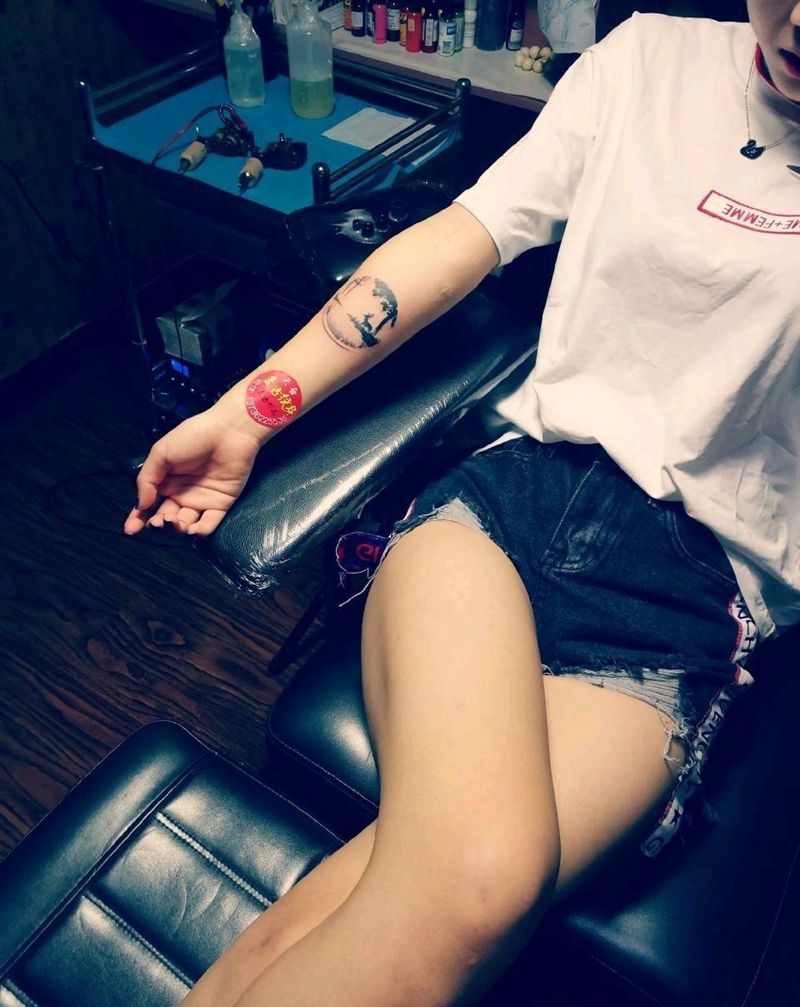 姑娘纹身图片_手臂欧美传统清新几何天台盘古盘古成品纹身图案