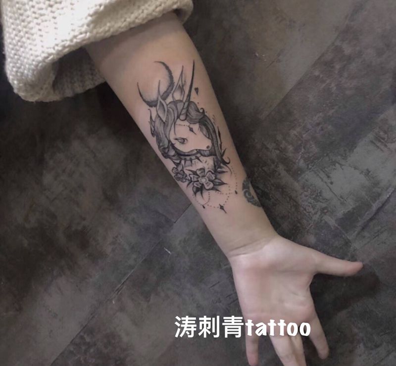 马纹身图片_手臂纹身图案