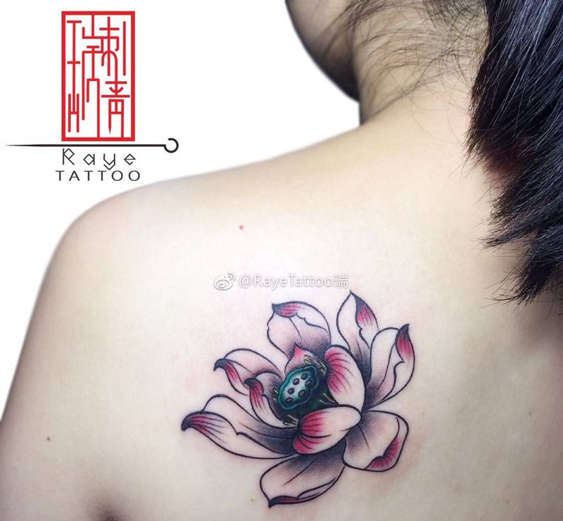 荷fā纹身图片_成品背部传统清新植物纹身图案