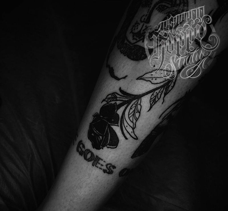 暗黑玫瑰纹身图片_腿部脚部New School纹身图案