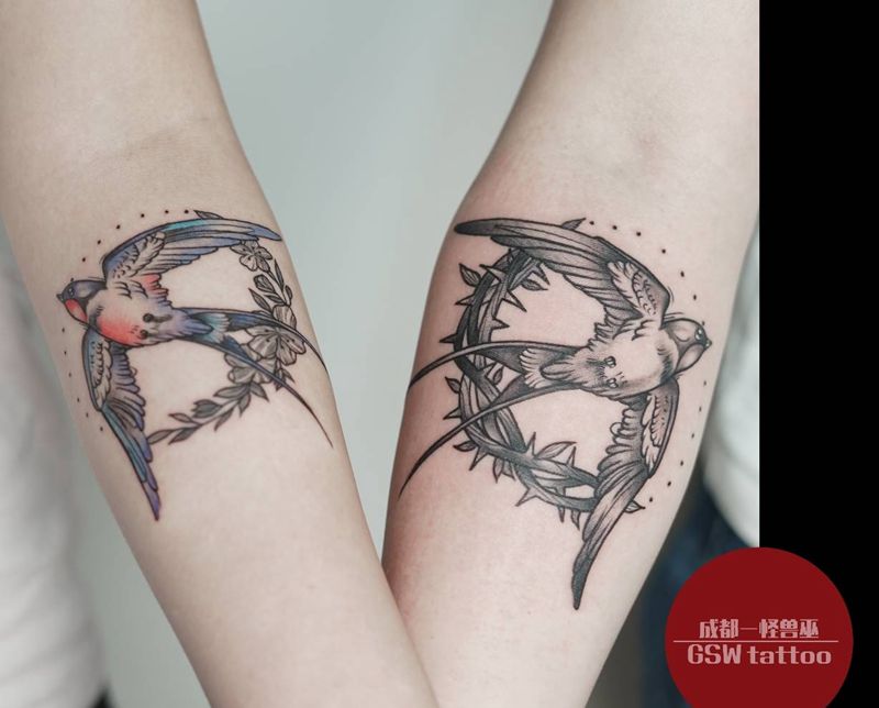双飞燕纹身图片_手臂纹身图案