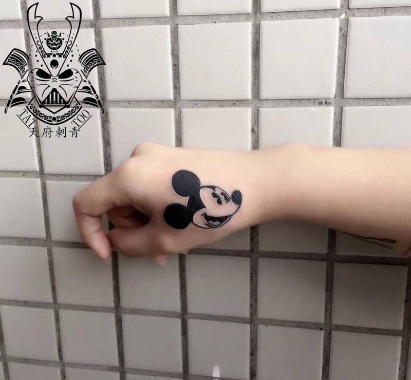 米奇纹身图片_成品手部清新静物纹身图案