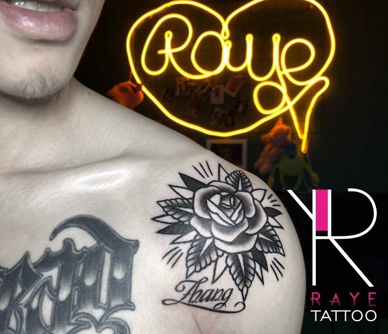 Old school玫瑰纹身图片_肩部Old School纹身图案