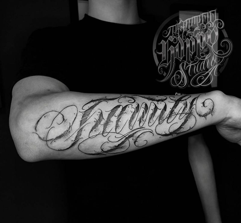 原创暗黑花体纹身图片_手臂手部花体字纹身图案