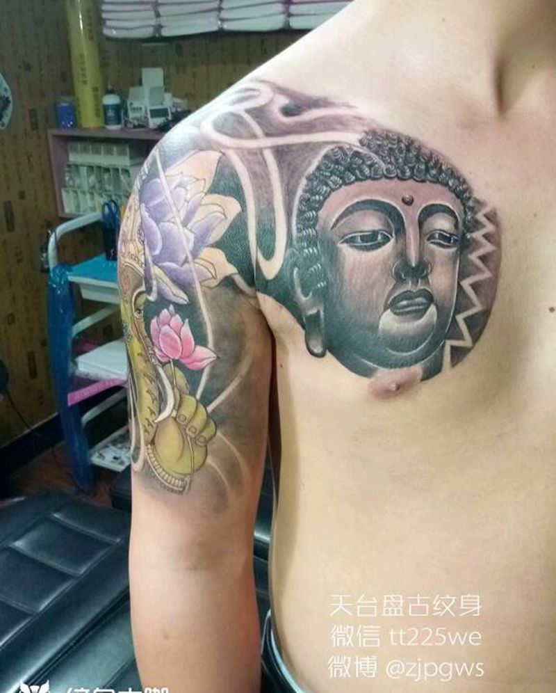 半甲遮盖狼头纹身图片_肩部胸部传统动物人物鬼神宗教成品纹身图案