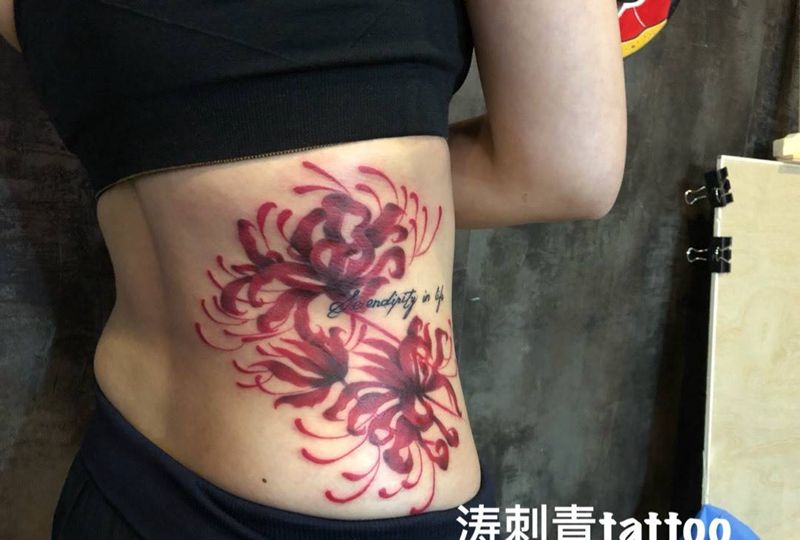 彼岸花纹身图片_腰部新传统纹身图案