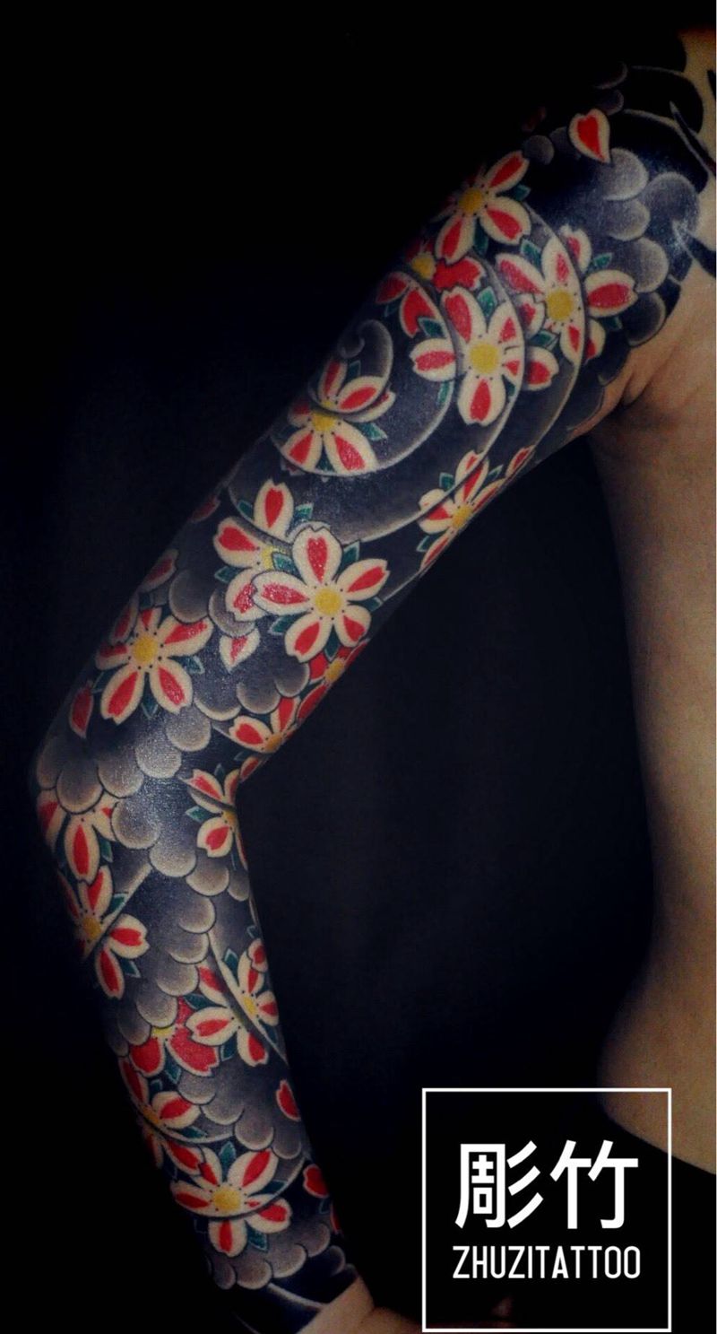 樱花臂纹身图片_成品手臂传统植物原创纹身图案