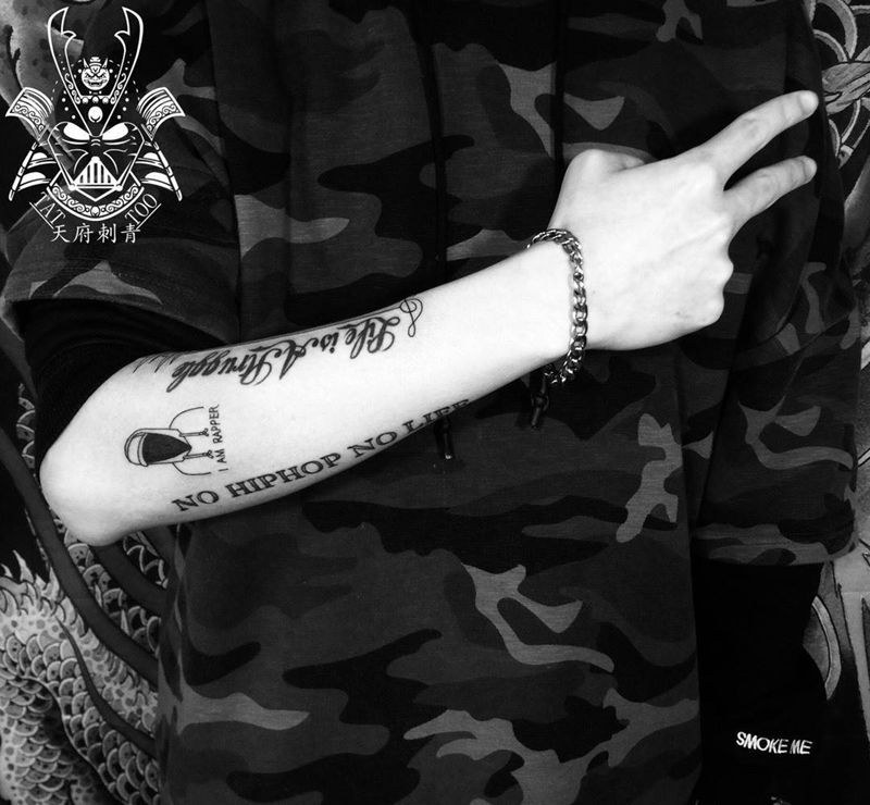 嘻哈元素纹身图片_成品手臂欧美清新人物字符原创纹身图案