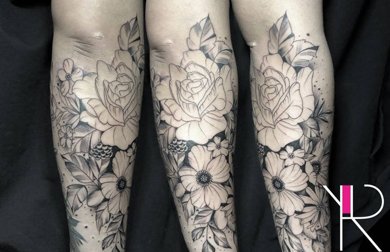 小臂外侧花花纹身图片_手臂纹身图案