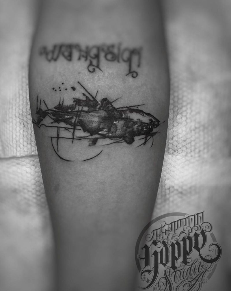 小鲨鱼纹身图片_手臂手部New School纹身图案