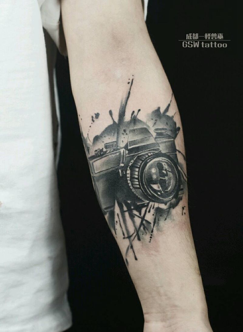 水墨相机纹身图片_手臂写实静物成品纹身图案