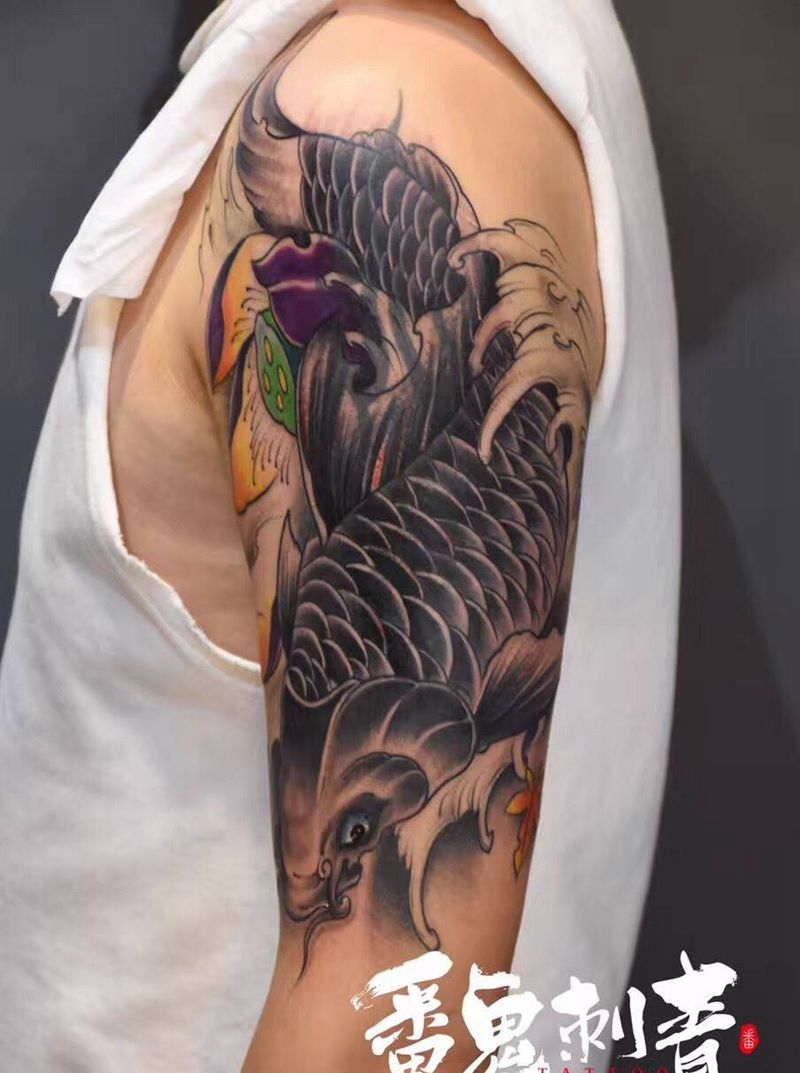 传统鱼遮盖纹身图片_成品手臂动物传统纹身图案
