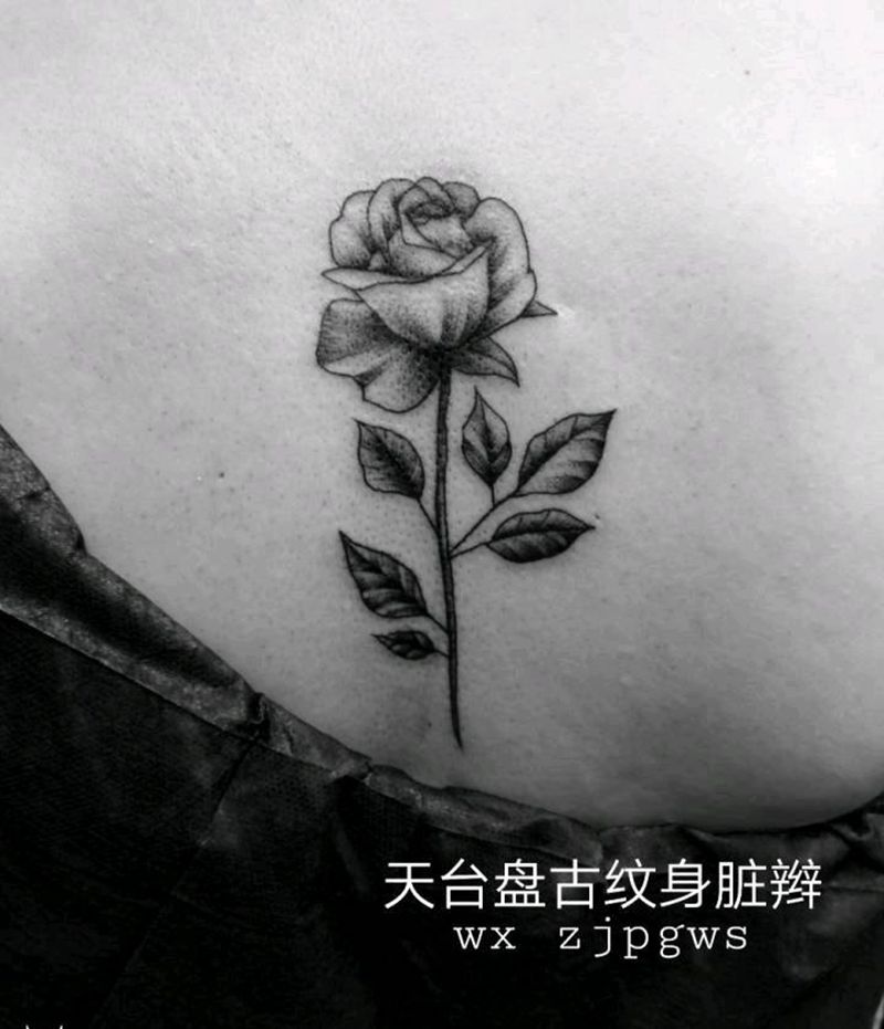 花纹身图片_传统清新植物天台盘古盘古脏辫唇钉成品纹身图案