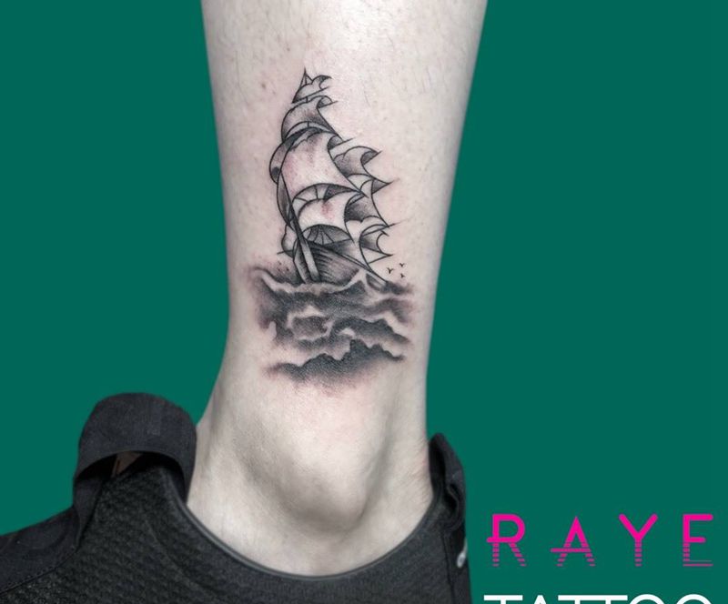 帆船纹身图片_成品腿部欧美清新纹身图案