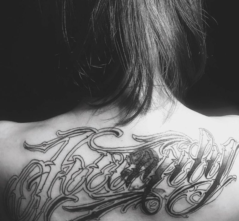 奇卡诺花体纹身图片_成品肩部背部欧美几何字符情侣纹身图案