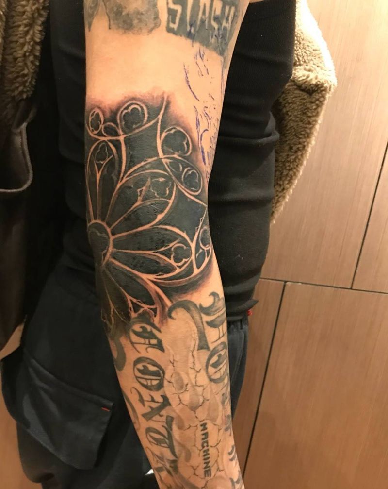 教堂窗花纹身图片