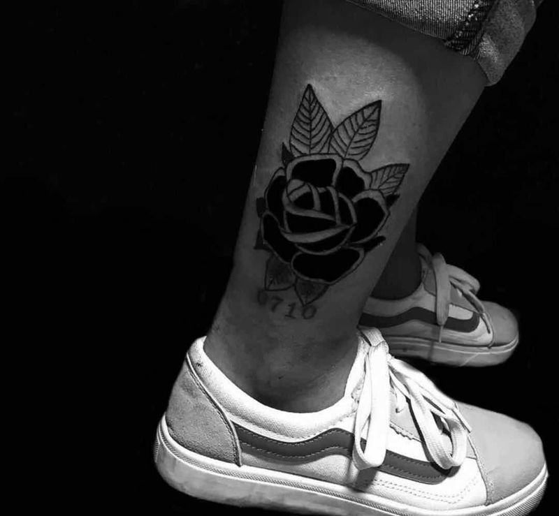 遮盖玫瑰纹身图片_成品腿部欧美植物纹身图案