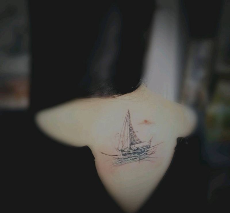 小船纹身图片_背部水彩纹身图案