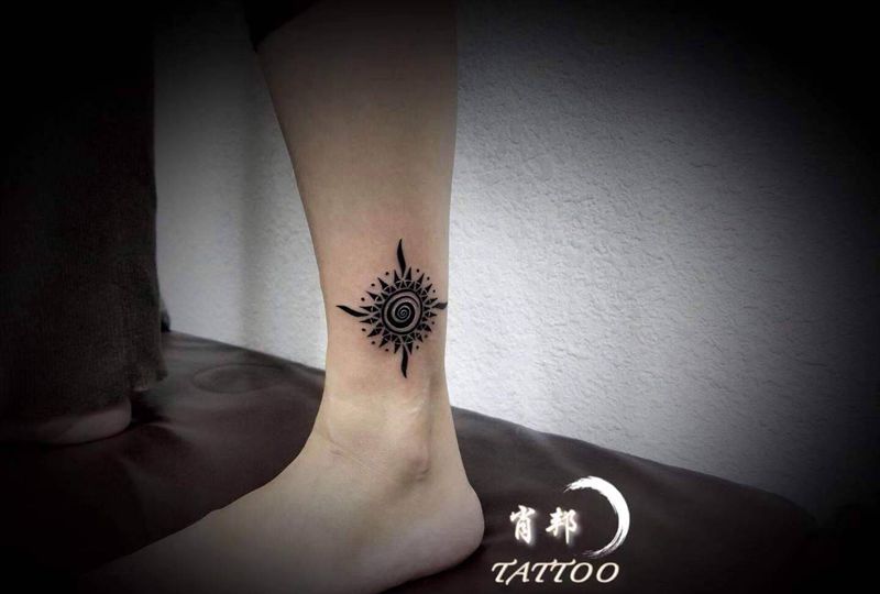 太阳图腾纹身图片_腿部图腾纹身图案