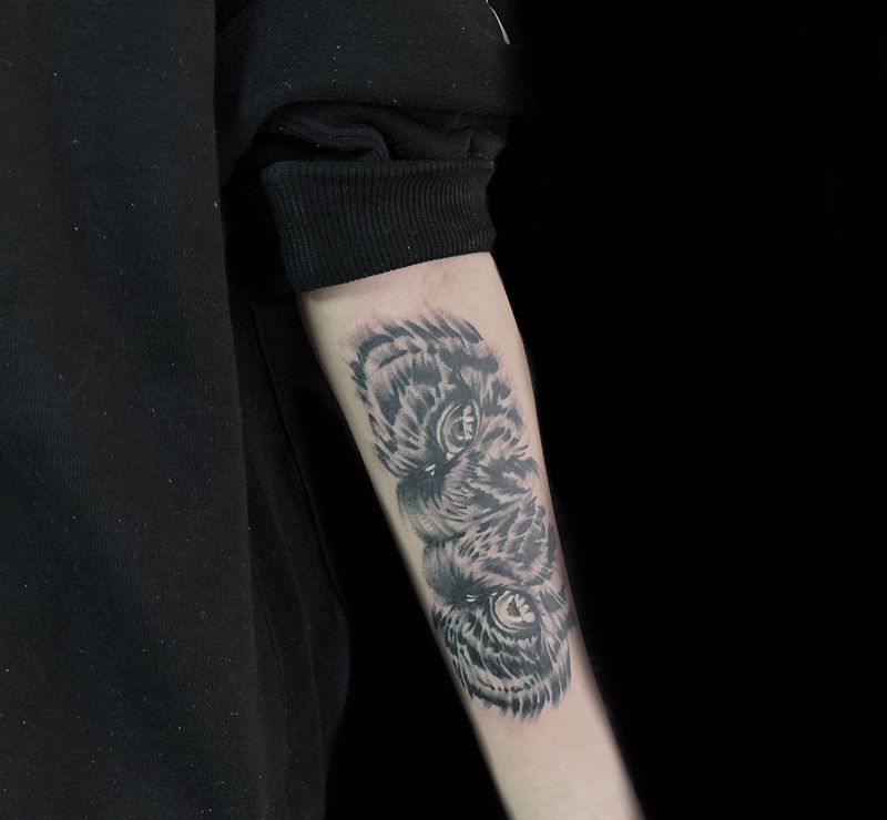 写实老虎眼睛纹身图片_手臂欧美写实老虎眼睛纹身图案