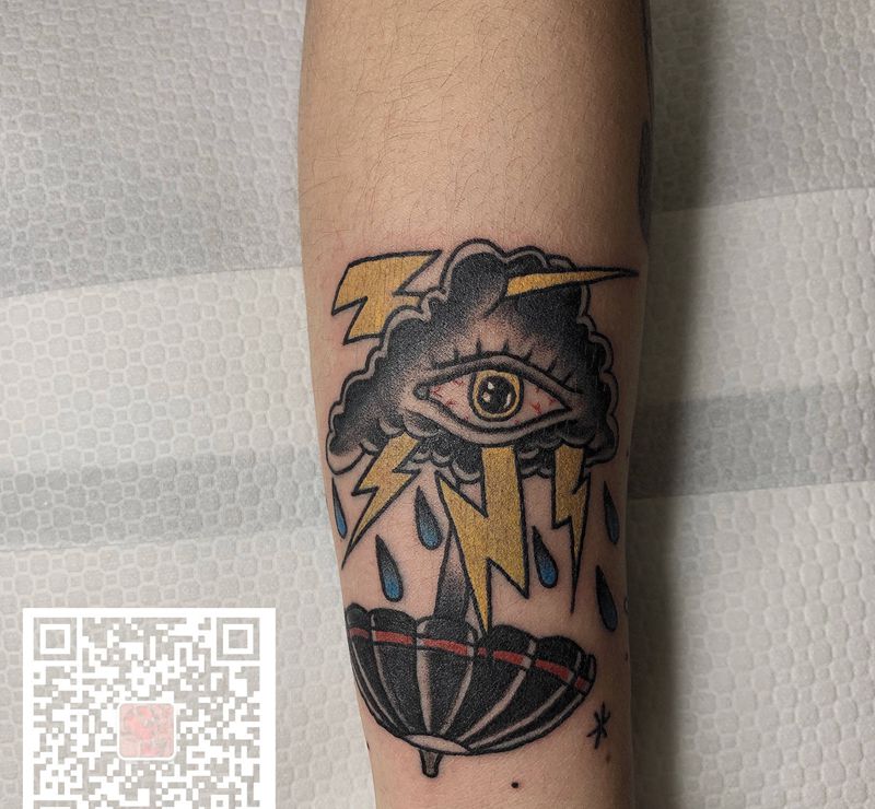 oldschool小图纹身图片_手臂Old School云雨伞上帝之眼纹身图案