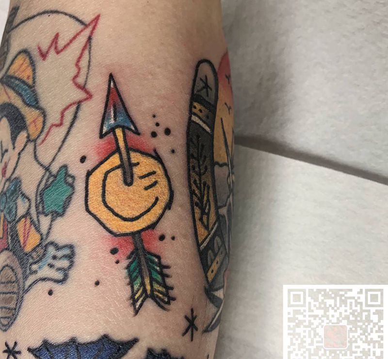 小图纹身图片_手臂Old School笑脸纹身图案