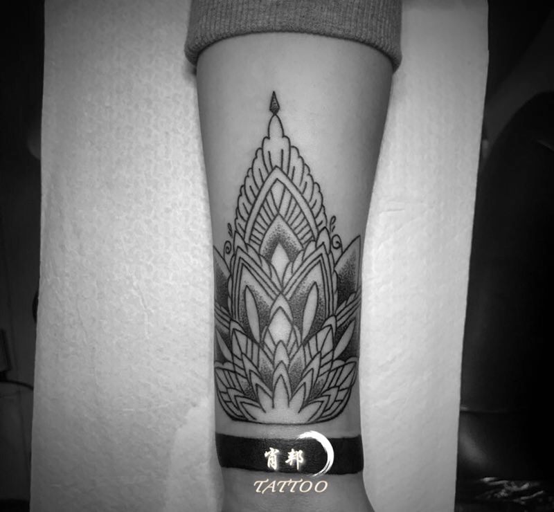 点刺纹身图片_手臂纹身图案