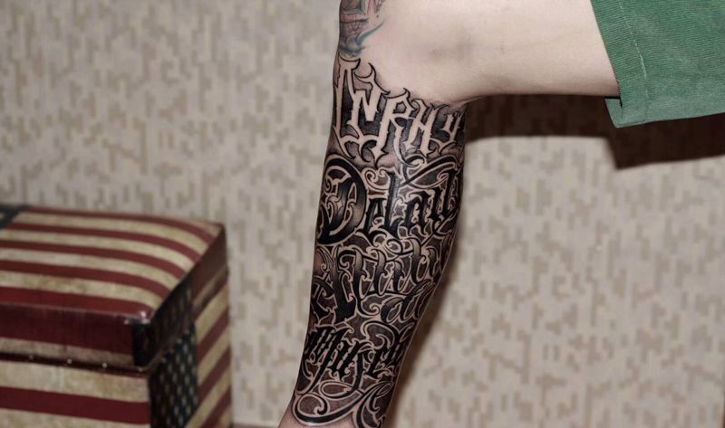 原创花体字包小腿纹身图片_腿部点刺花体字纹身图案