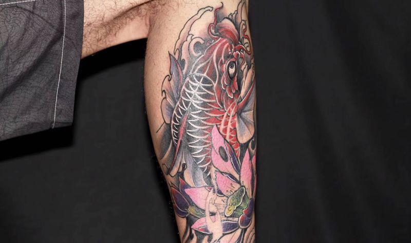 小腿鲤鱼纹身图片_腿部老传统新传统纹身图案