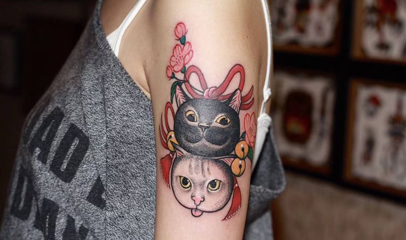 猫咪设计纹身图片_手臂New School点刺纹身图案