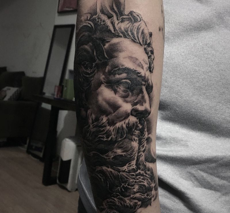 波塞冬纹身图片_手臂欧美写实雕塑希腊神话欧美素描纹身图案