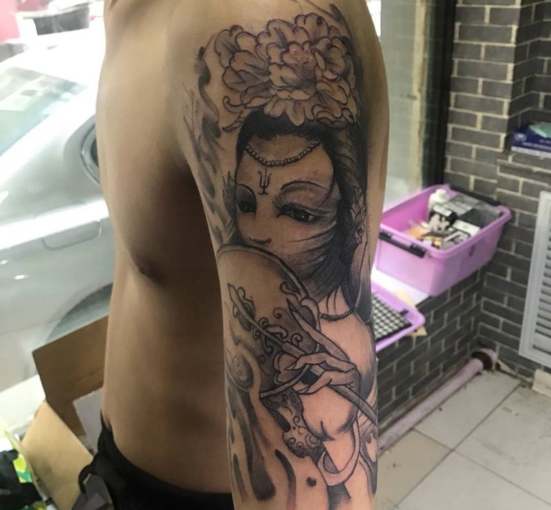 大臂艺妓纹身图片_传统手臂成品人物纹身图案