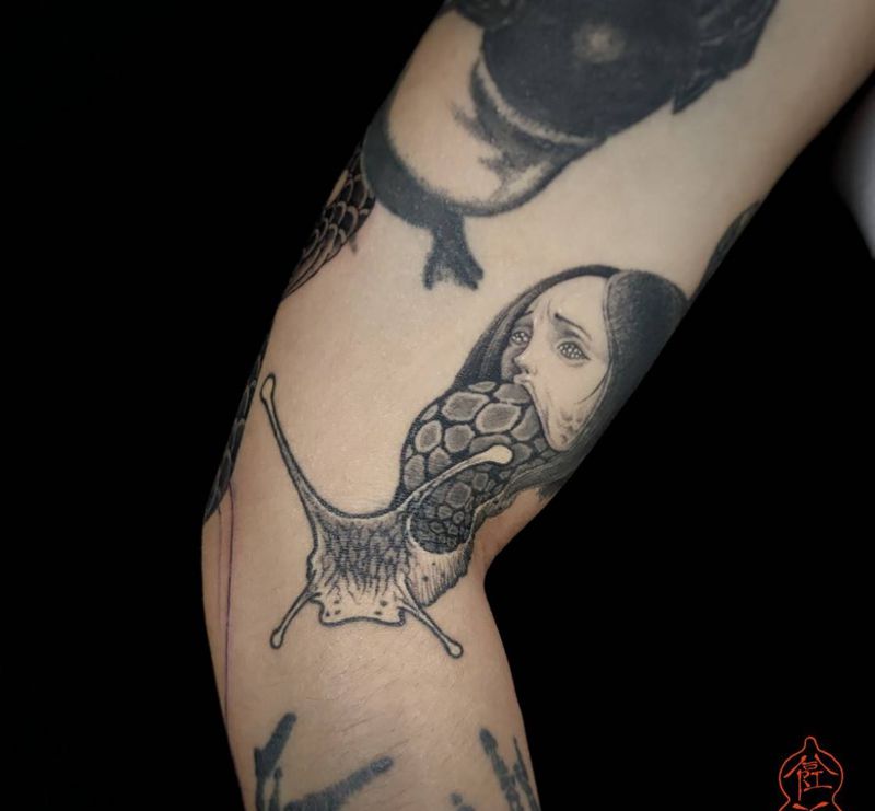 蛞蝓少女纹身图片_手臂New School暗黑蛞蝓伊藤润二纹身图案