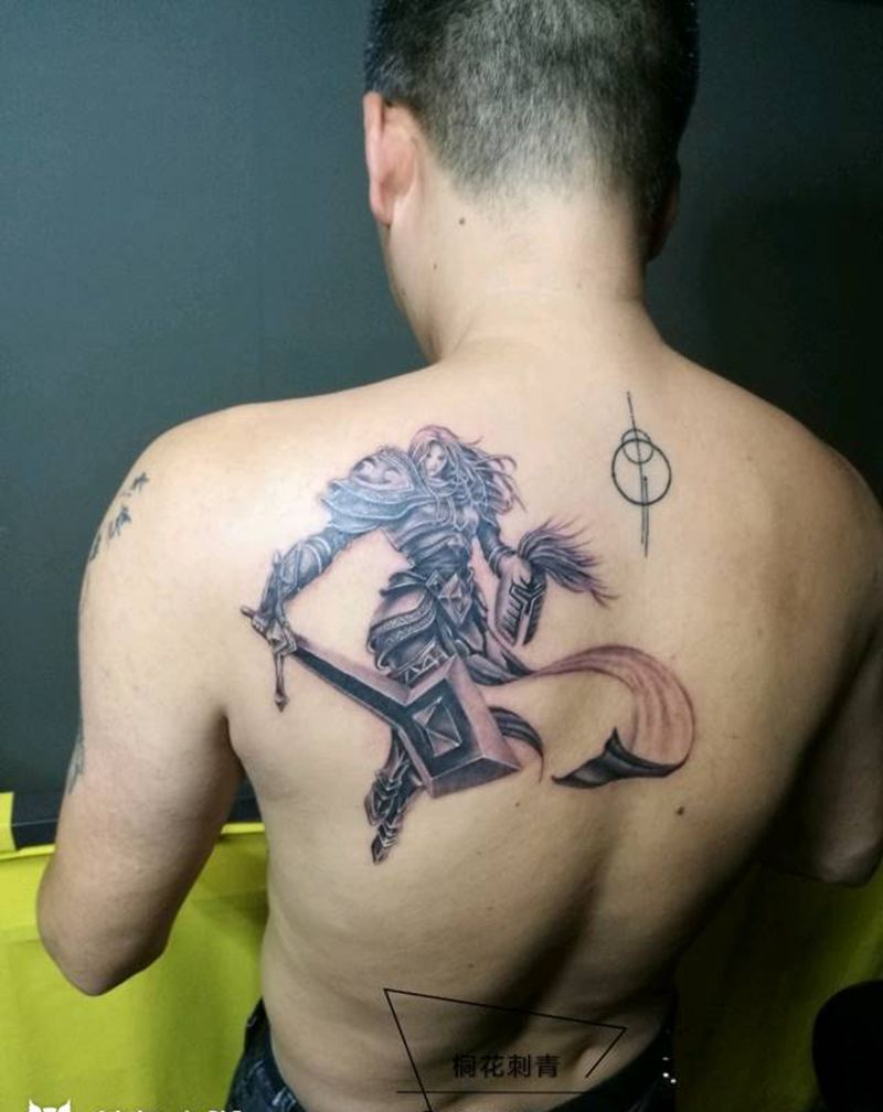 凯尔纹身图片_肩部欧美人物成品纹身图案