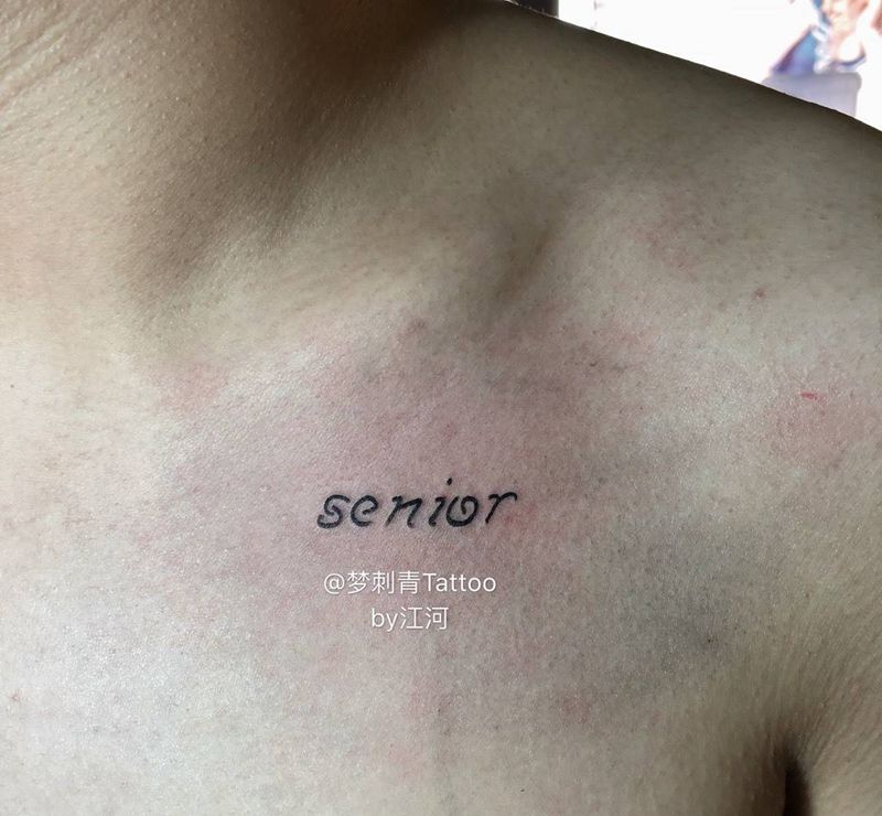 字母纹身图片_成品胸部清新纹身图案