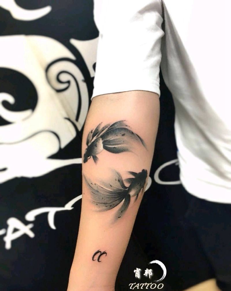 水墨鱼纹身图片