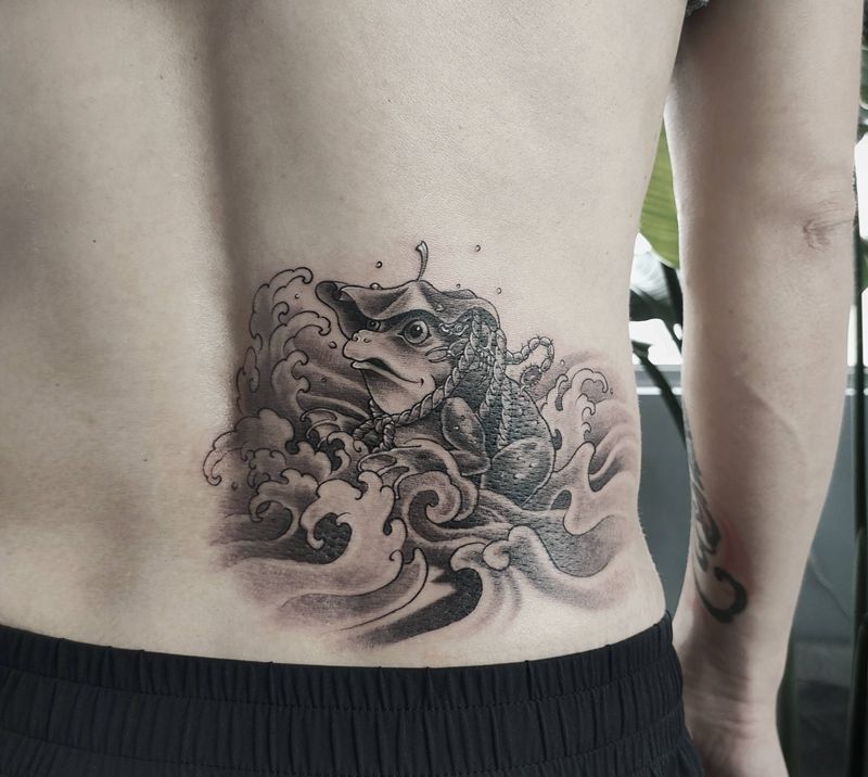 原创稿·蝎子与青蛙·纹身图片_腰部新传统纹身图案