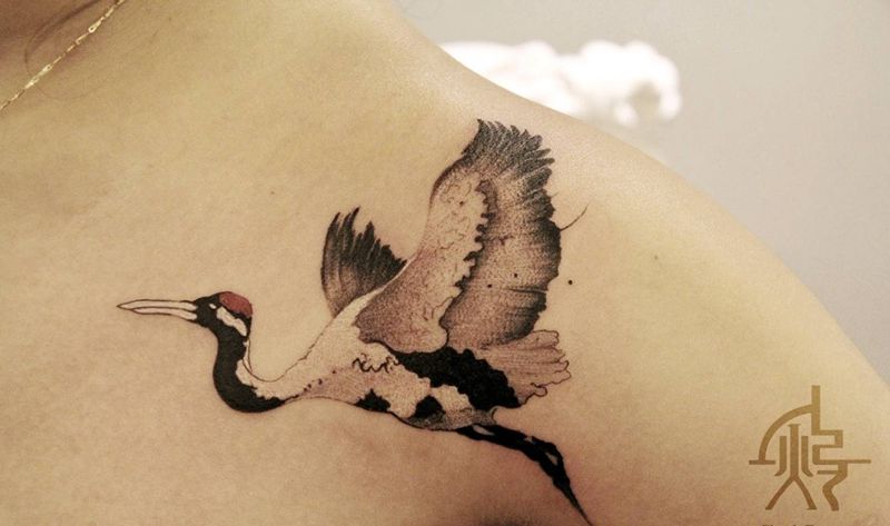 鹤纹身图片_背部肩部水墨纹身图案