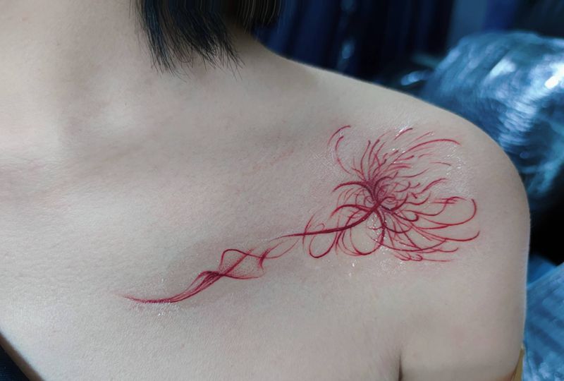 另类彼岸花纹身图片_肩部水墨纹身图案