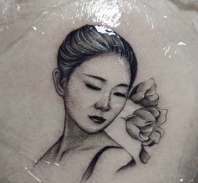 肖像纹身图片_胸部欧美写实纹身图案